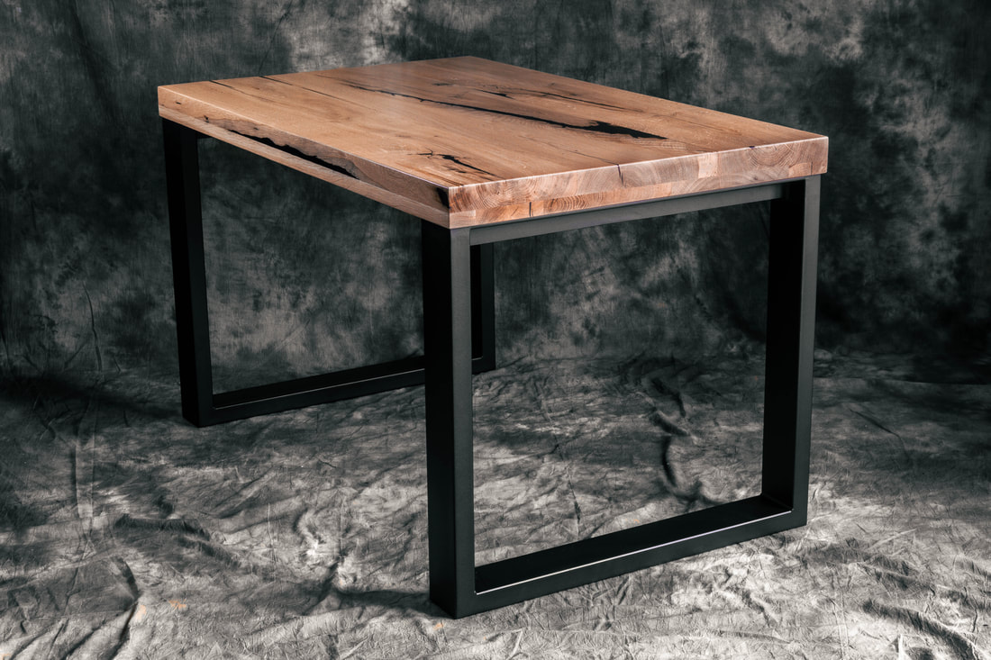 stolik z drewnianych skrzynek